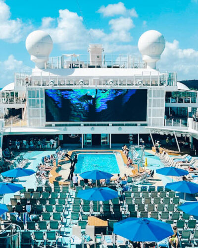 Packed Like Sardines… or Not? The Real Cruise Crowd Levels Explained With Photos