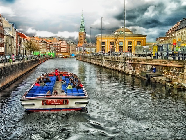 Copenhagen Canal Cruise tour Image by David Mark from Pixabay