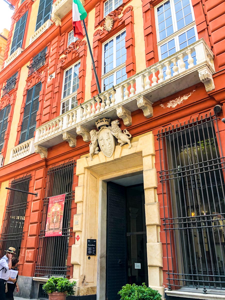 Palazzo Rosso in via Giuseppe Garibaldi