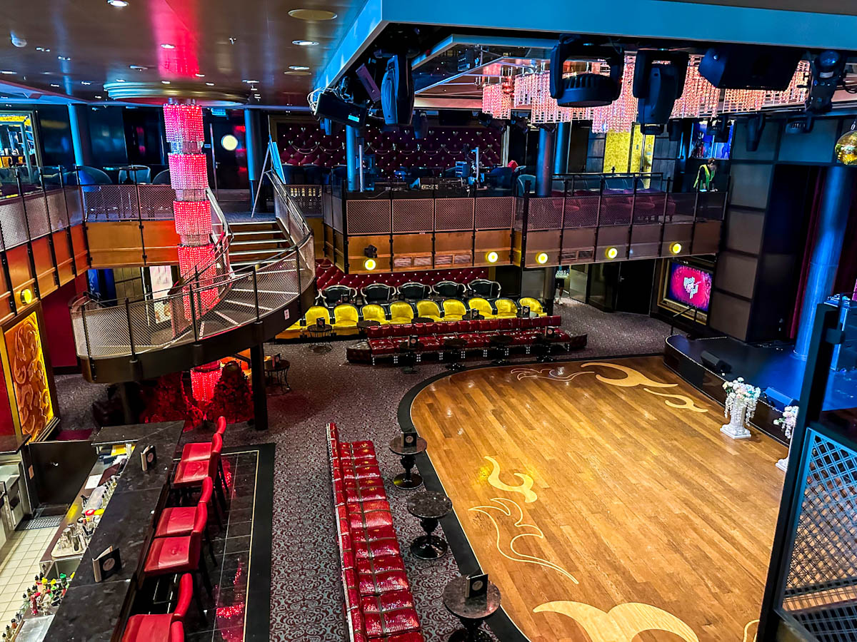 Anthem of the Seas lounge