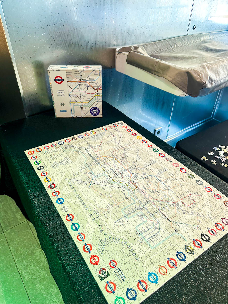 Puzzle onboard a ship Of the London Undergound