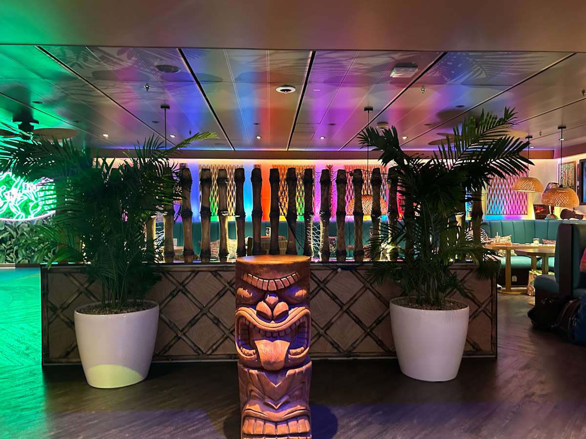 Entrance to the bamboo lounge on Mariner of the Seas
