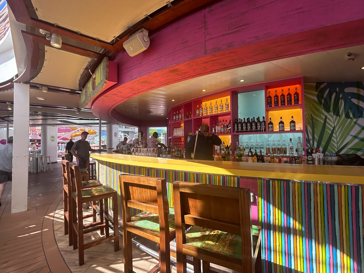 Pool Bar on Oasis of the Seas