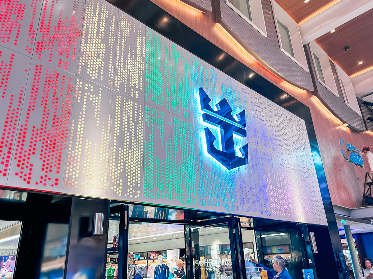 Logo Shop on Oasis of the Seas