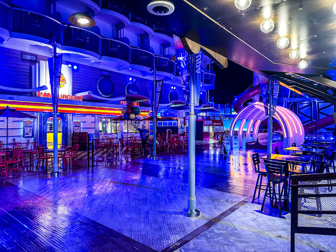 Johnny Rockets at Night on Oasis of the seas