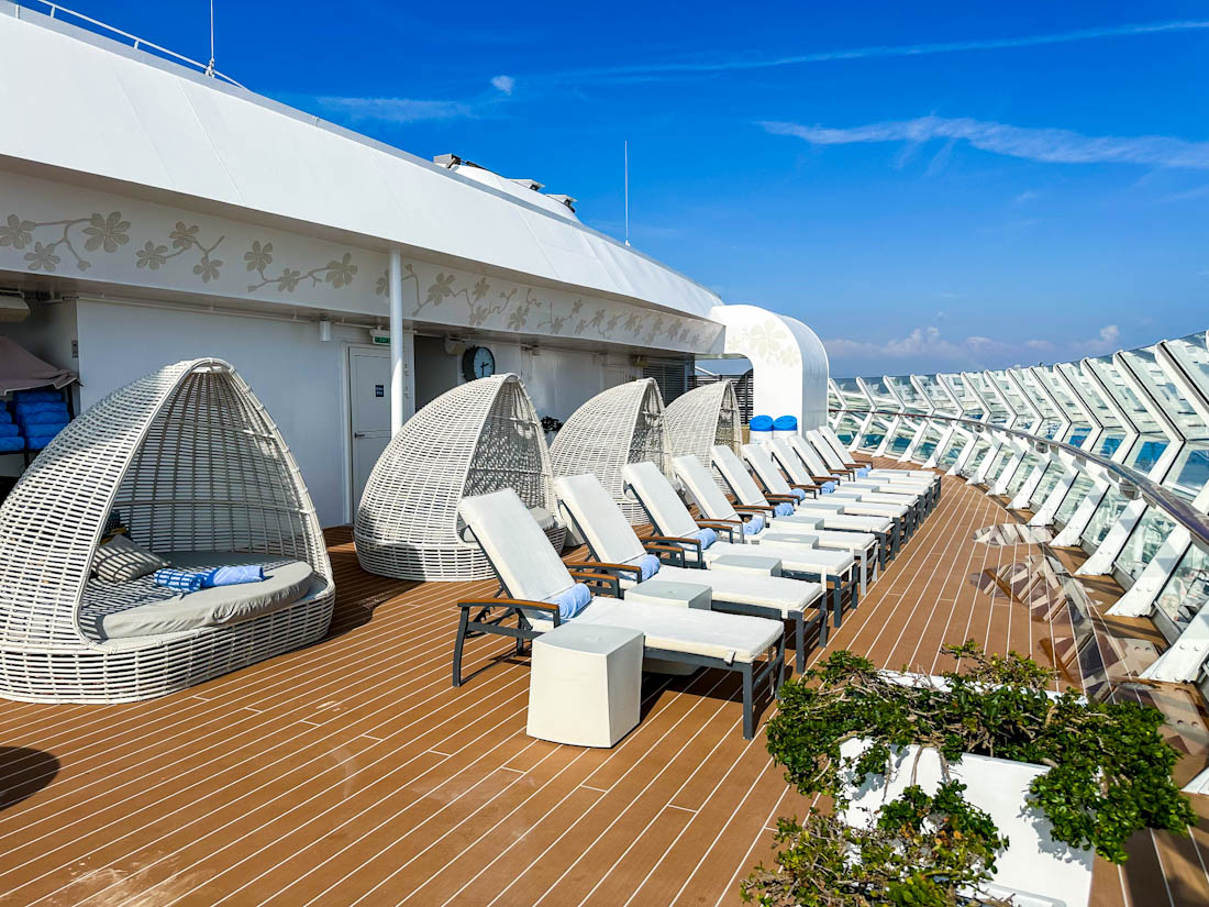 Suite class Sun deck Cabanas and sun beds