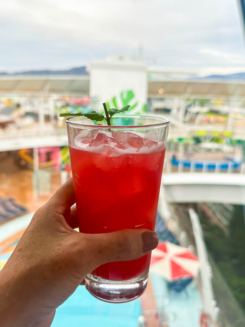 Suite class Coastal Kitchen drinks cocktail